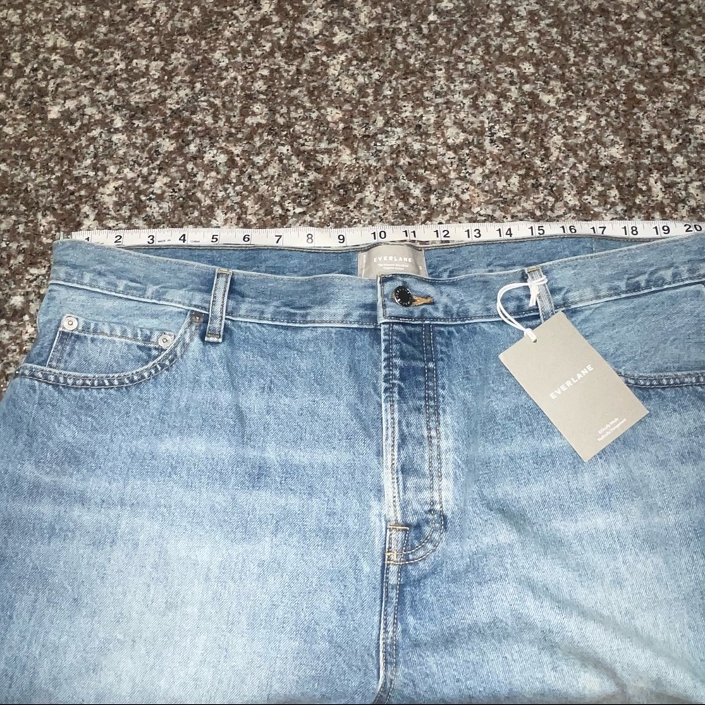 Everlane - The Relaxed '90s Short - Picture 3 of 10